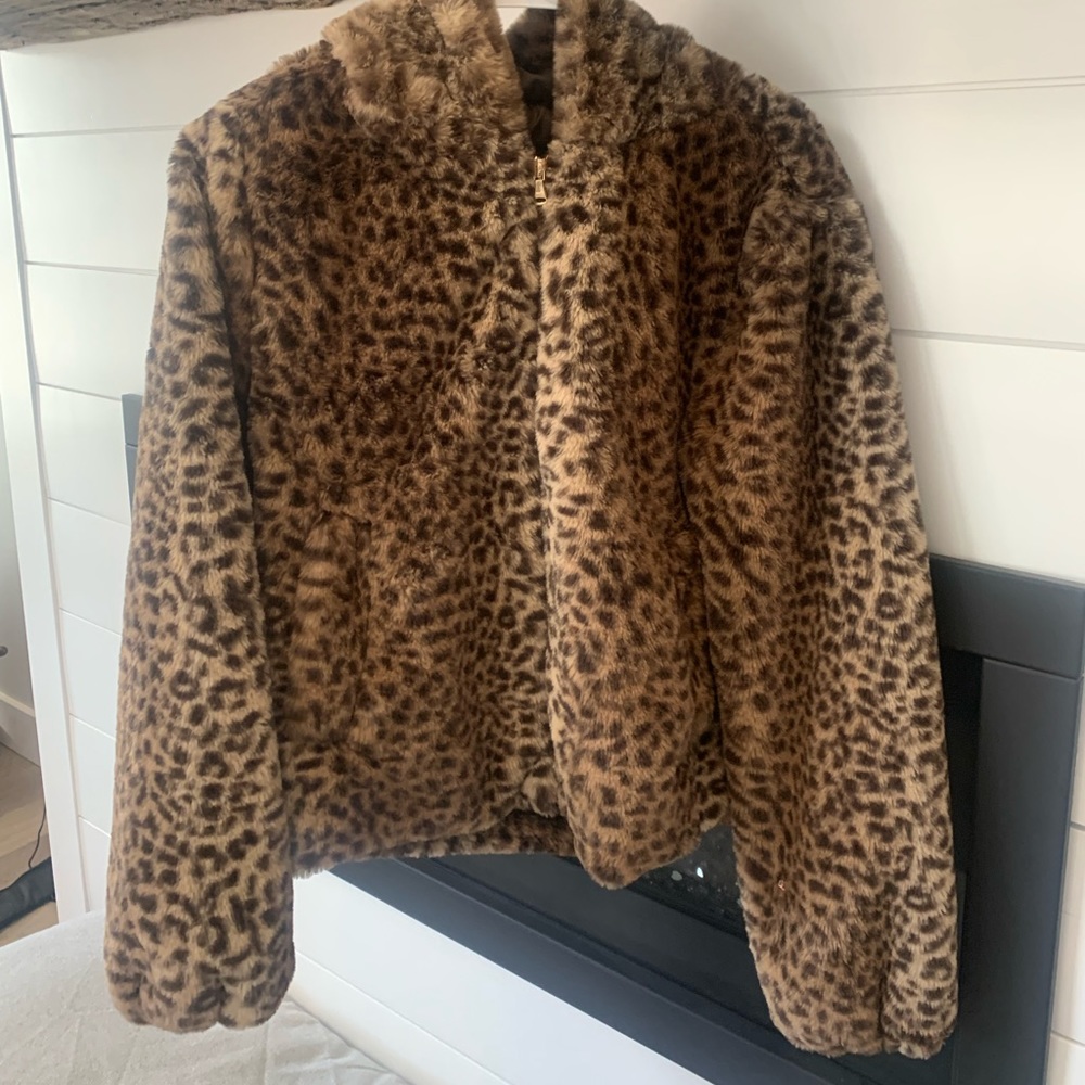 Fluffy leopard jacket